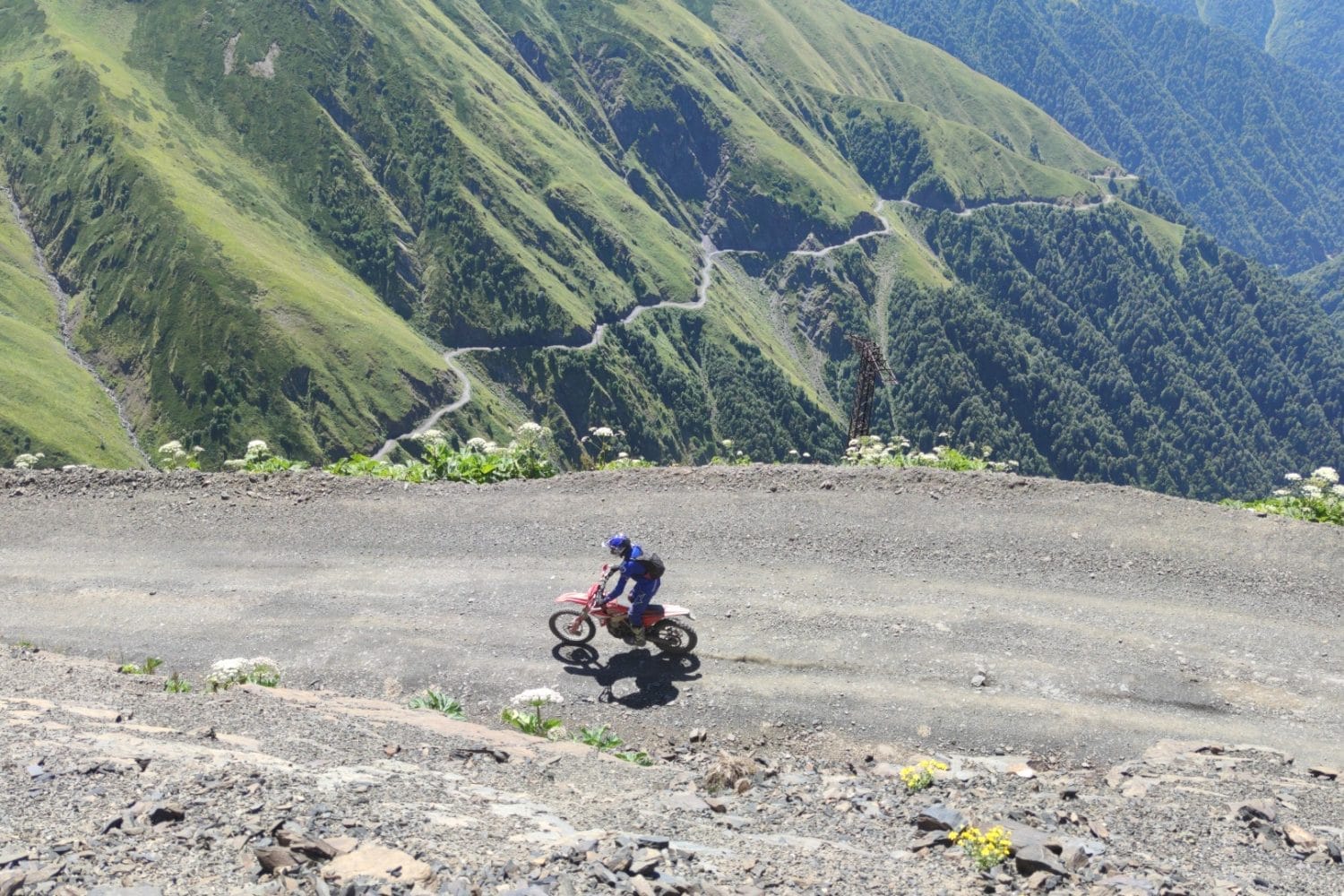 RimAdventures  bietet Enduro-Touren und Trainings in Georgien für jedes Level – von Schnuppertouren bis zu 10-tägigen Abenteuern durch drei Klimazonen.