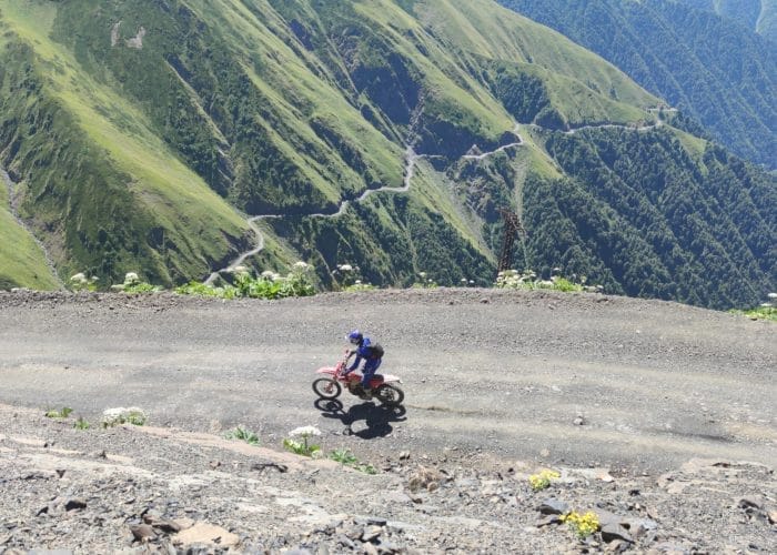 RimAdventures  bietet Enduro-Touren und Trainings in Georgien für jedes Level – von Schnuppertouren bis zu 10-tägigen Abenteuern durch drei Klimazonen.