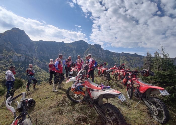 RimAdventures  bietet Enduro-Touren und Trainings in Georgien für jedes Level – von Schnuppertouren bis zu 10-tägigen Abenteuern durch drei Klimazonen.